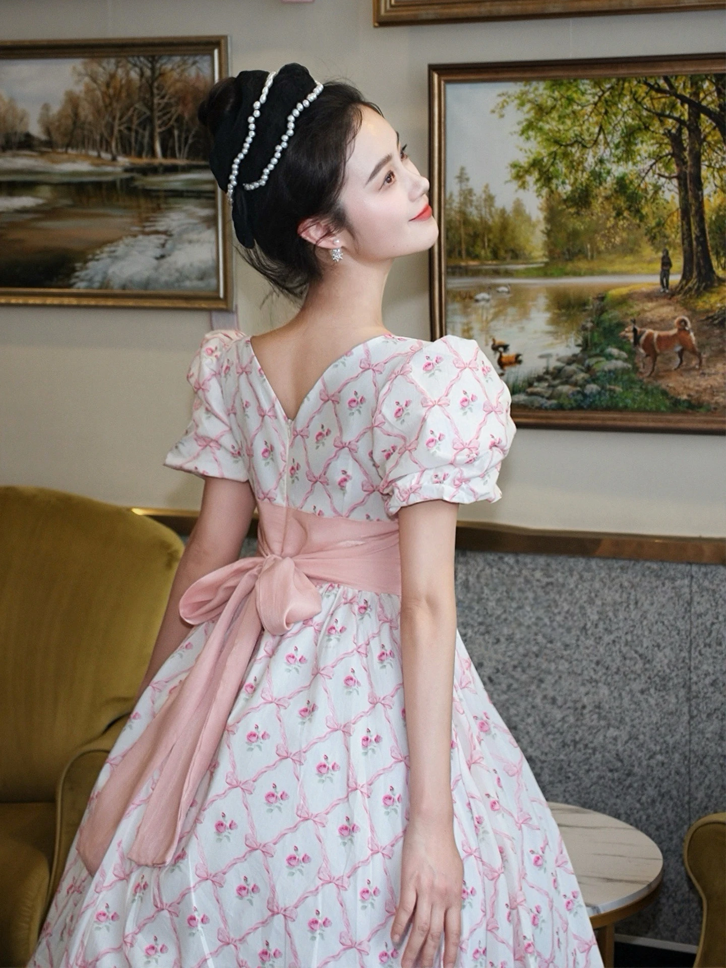 Оригинальный дизайн, круглый вырез, стройнящий силуэт, красивое платье для повседневной носки, хлопковое, с пышными рукавами, с завышенной талией, летнее платье в стиле принцесс.
Оригинальный дизайн, круглый вырез, стройнящий силуэт, красивое платье для повседневной носки, хлопковое, с пышными рукавами, с завышенной талией, летнее платье в стиле принцесс.