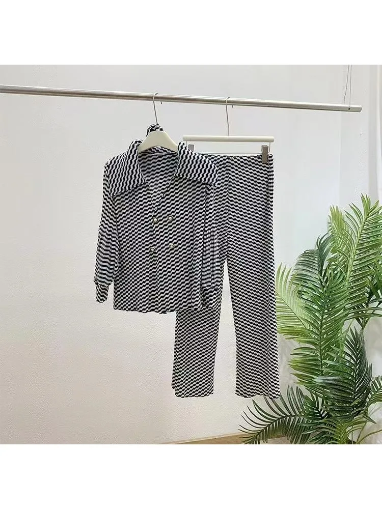 Miyake Pleated Printing Fashion Suit Women's Lapel Bubble Sleeve Lace-up Top High-waisted Wide-leg Pants Two-piece Set 2025 New
Miyake Pleated Printing Fashion Suit Women's Lapel Bubble Sleeve Lace-up Top High-waisted Wide-leg Pants Two-piece Set 2025 New