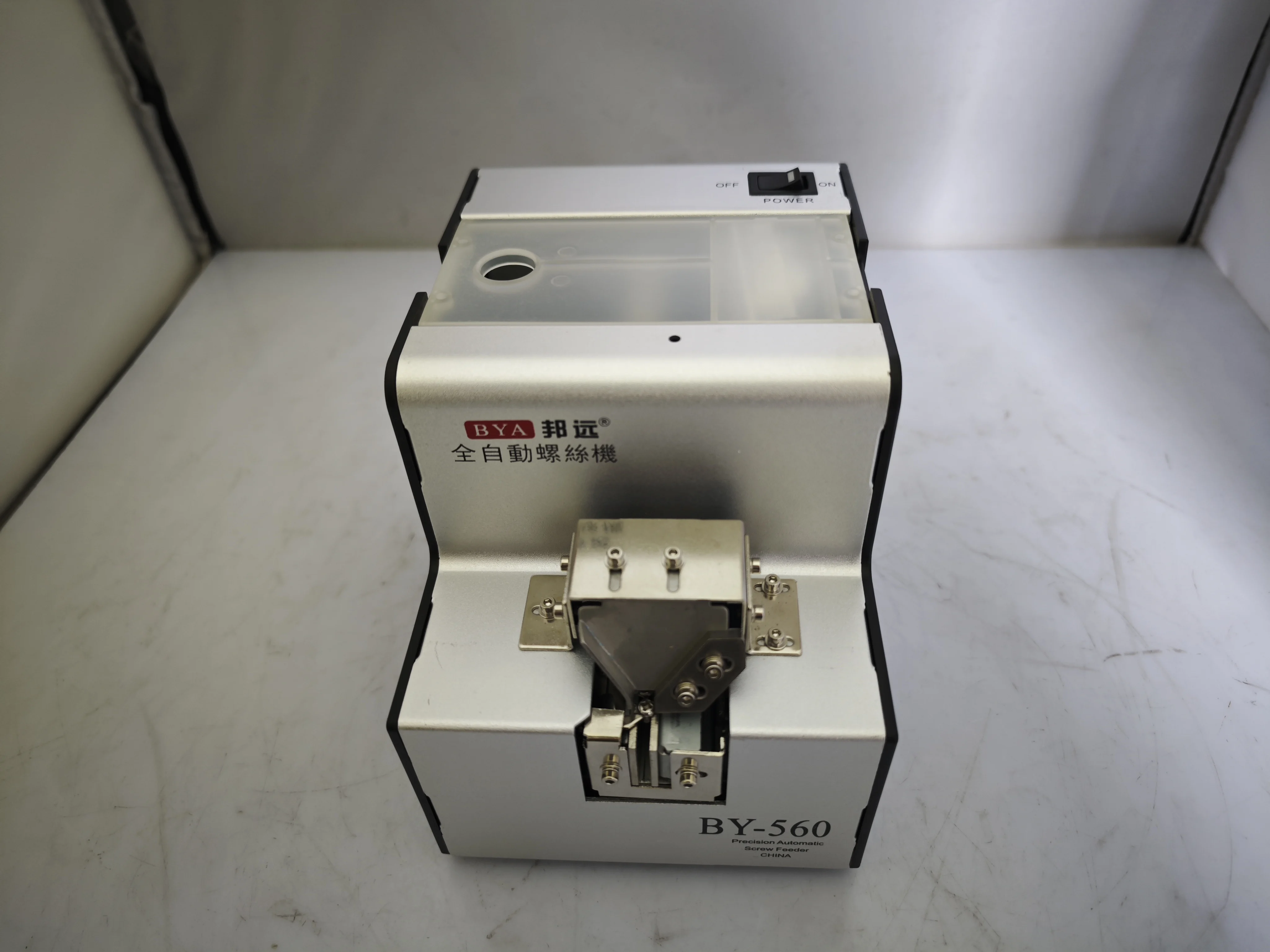 BY-560 Automatic Screw Feeder Machine, Screw Conveyor machine, screw arrangement machine Track Adjustable Suitable M1.0-5.0mm
BY-560 Automatic Screw Feeder Machine, Screw Conveyor machine, screw arrangement machine Track Adjustable Suitable M1.0-5.0mm