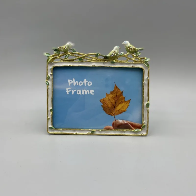 European Enamel Color Metal Picture Frame Pendulum Creative Simple Wedding Photos Living Room Decoration 
European Enamel Color Metal Picture Frame Pendulum Creative Simple Wedding Photos Living Room Decoration