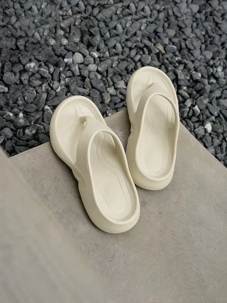 Men's Summer Comfortable Casual Thick-Soled Soft & Bouncy Flip-Flops, Dual-Use for Indoor & Outdoor, Versatile Beach Sandals
Men's Summer Comfortable Casual Thick-Soled Soft & Bouncy Flip-Flops, Dual-Use for Indoor & Outdoor, Versatile Beach Sandals