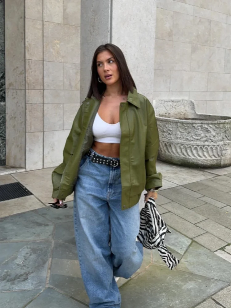 Green Leather Pu Women Loose Jackets Chic Lapel Long Sleeve Elastic Waist Zipper Waterproof Pocket Coat 2025 Autumn Lady Outwear
Green Leather Pu Women Loose Jackets Chic Lapel Long Sleeve Elastic Waist Zipper Waterproof Pocket Coat 2025 Autumn Lady Outwear