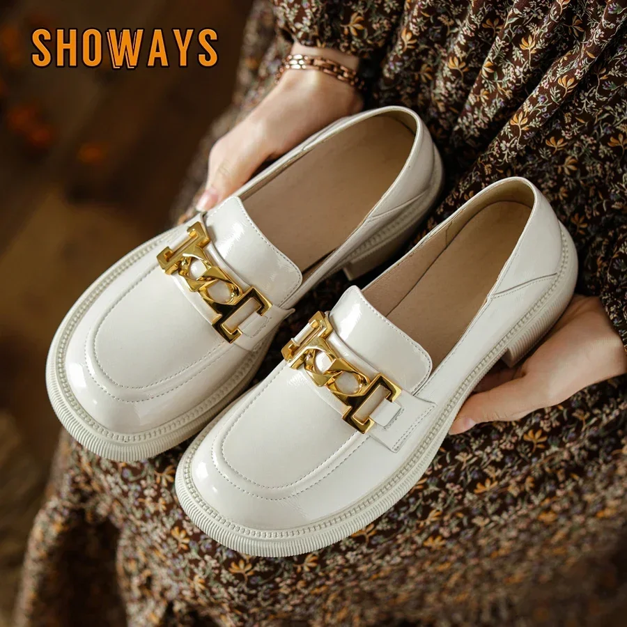 Spring British Women Loafers Beige Black Patent Leather Medium Square Heels Party Dress Lady Slip-on Metal Chain Round Toe Pumps
Spring British Women Loafers Beige Black Patent Leather Medium Square Heels Party Dress Lady Slip-on Metal Chain Round Toe Pumps