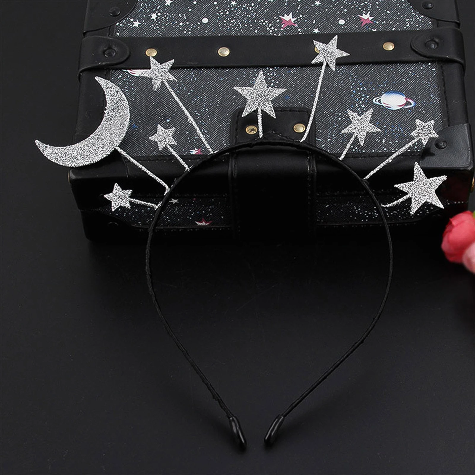 1pc Star Moon Hairband Lightweight Alloy Comfortable Selfie Photo Girls Holiday Crown Accessories Hair Decorations
1pc Star Moon Hairband Lightweight Alloy Comfortable Selfie Photo Girls Holiday Crown Accessories Hair Decorations
