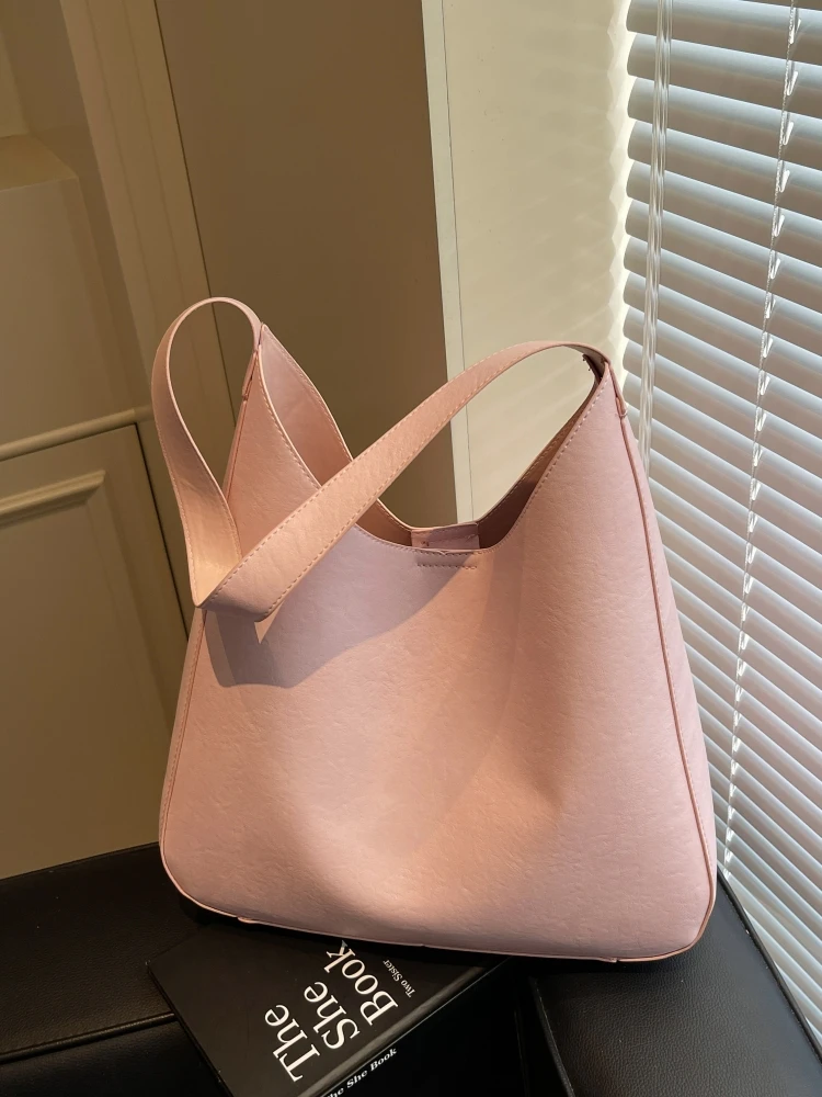 Retro Large Capaci Women's oulder Bag Commuter Tote Bag Underarm Spring Summer New Arrival Soft PU Leather Handbag 
Retro Large Capaci Women's oulder Bag Commuter Tote Bag Underarm Spring Summer New Arrival Soft PU Leather Handbag