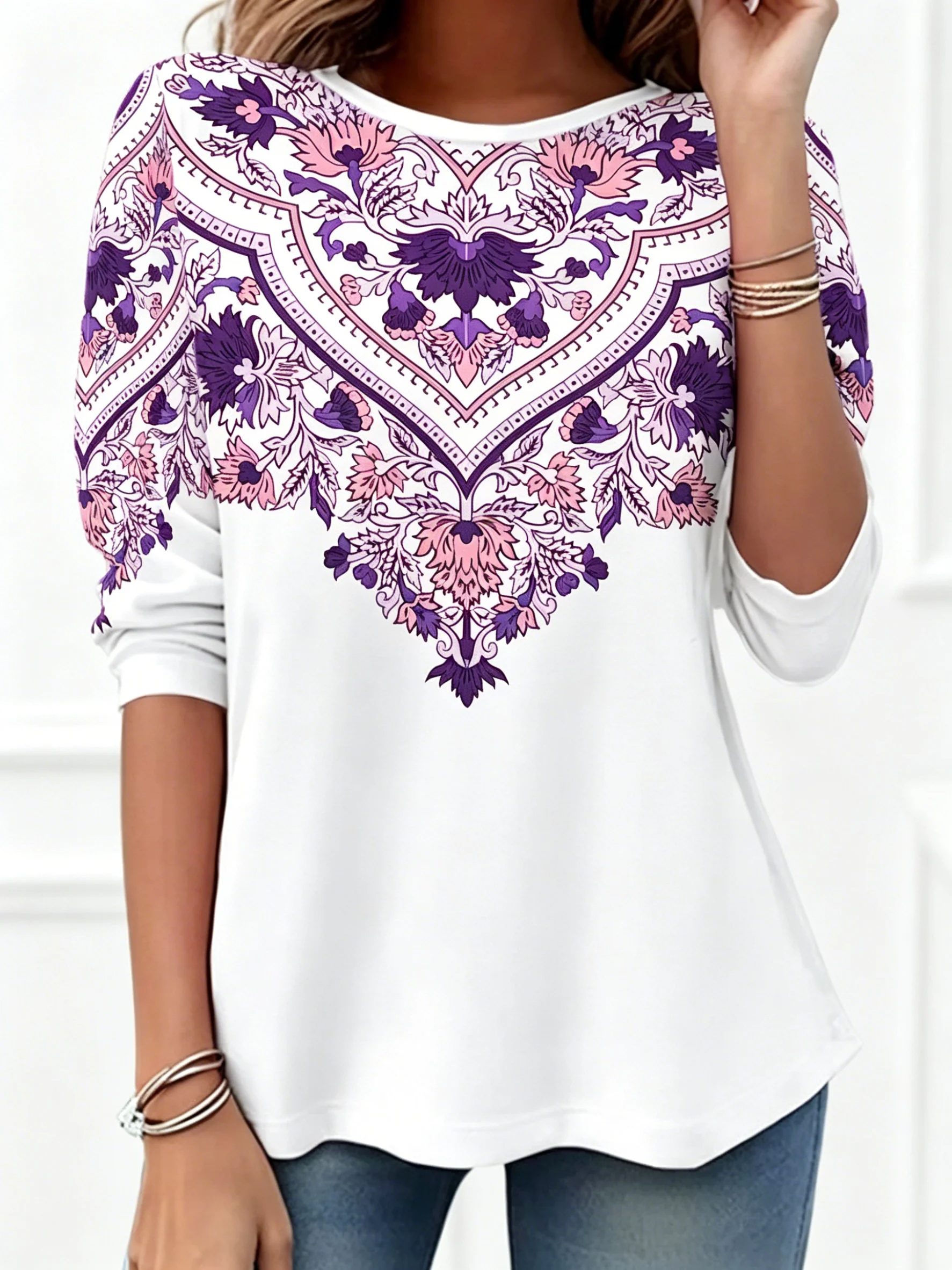Women's White with Purple Bohemian Floral Print Crew Neck T-Shirt, Casual Tops for Spring Summer Daily Streetwear & Vacation
Women's White with Purple Bohemian Floral Print Crew Neck T-Shirt, Casual Tops for Spring Summer Daily Streetwear & Vacation