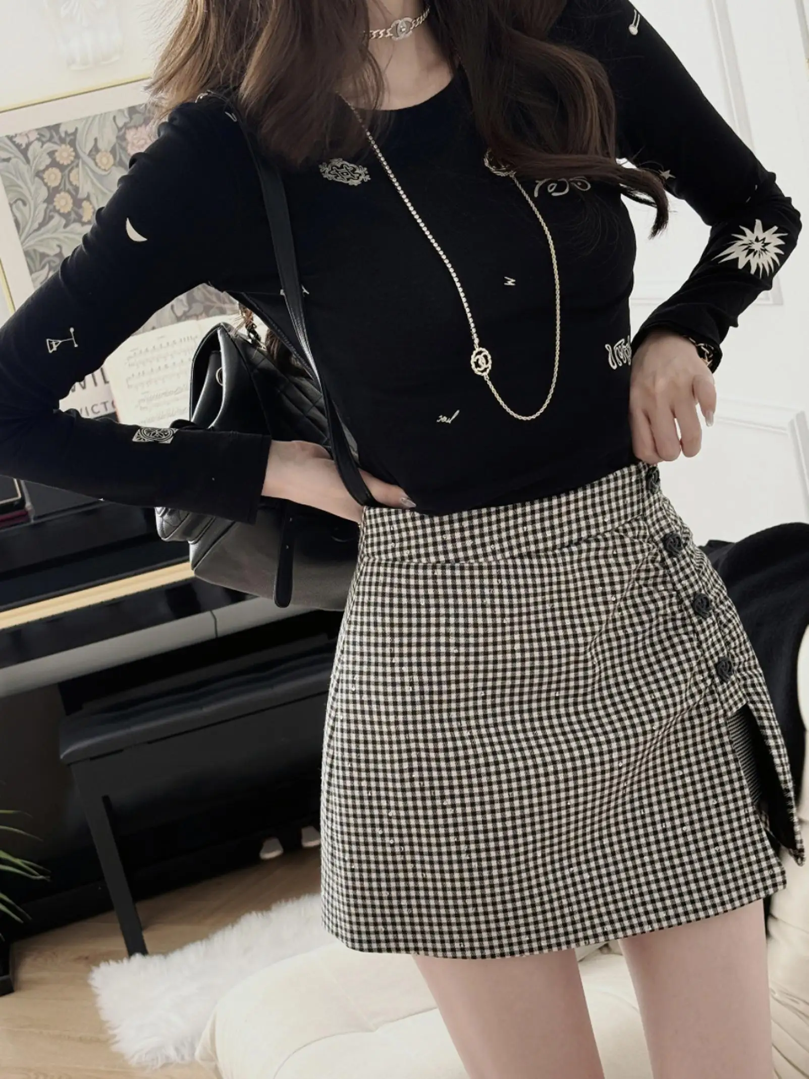 Новинка весенней коллекции: Женская приталенная футболка с длинным рукавом, модная, с принтом, эластичная, облегающая, шикарная, для повседневной носки
Новинка весенней коллекции: Женская приталенная футболка с длинным рукавом, модная, с принтом, эластичная, облегающая, шикарная, для повседневной носки