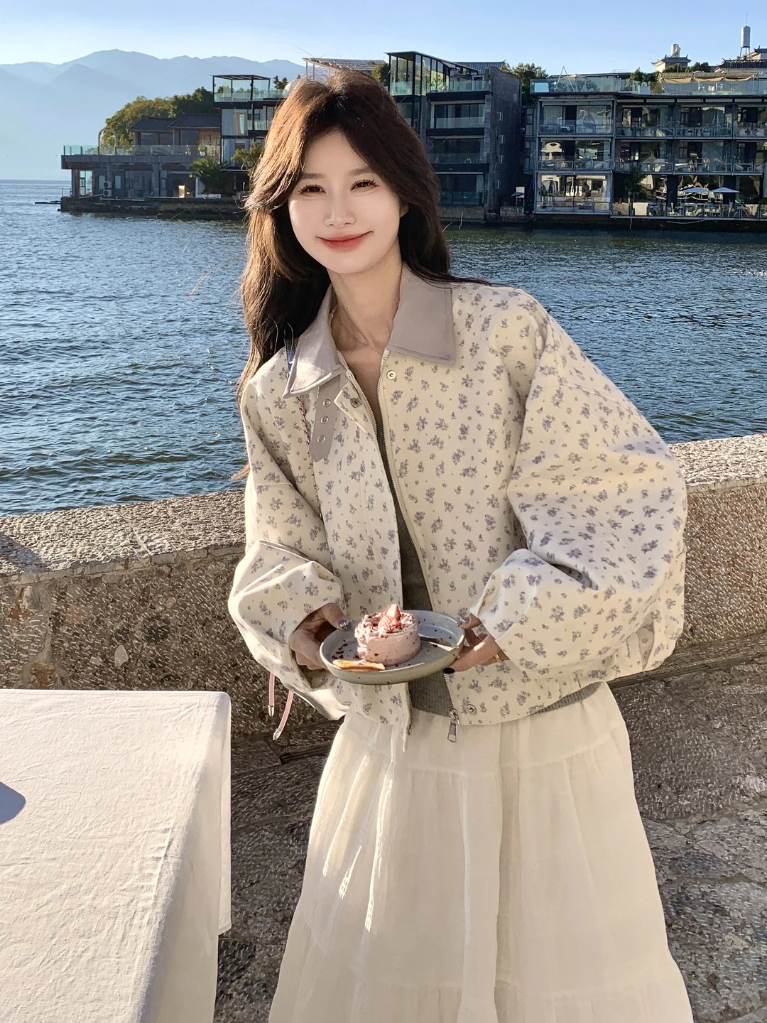 Chic Floral Print Short Coat for Women Casual Loose Fit Spring Autumn New Style Beautiful Turn-down Collar Fashion Outerwear
Chic Floral Print Short Coat for Women Casual Loose Fit Spring Autumn New Style Beautiful Turn-down Collar Fashion Outerwear