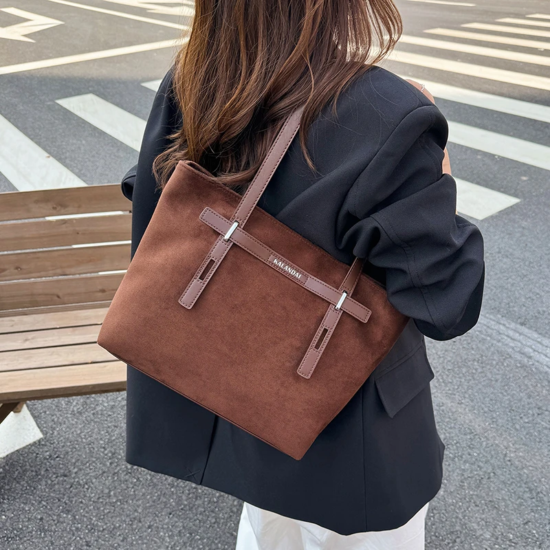 Solid Color Fashion Suede Shoulder Bag Large Capacity Zipper Casual Tote Handbag Hot Sale Bags for Women Bolsas Femininas
Solid Color Fashion Suede Shoulder Bag Large Capacity Zipper Casual Tote Handbag Hot Sale Bags for Women Bolsas Femininas