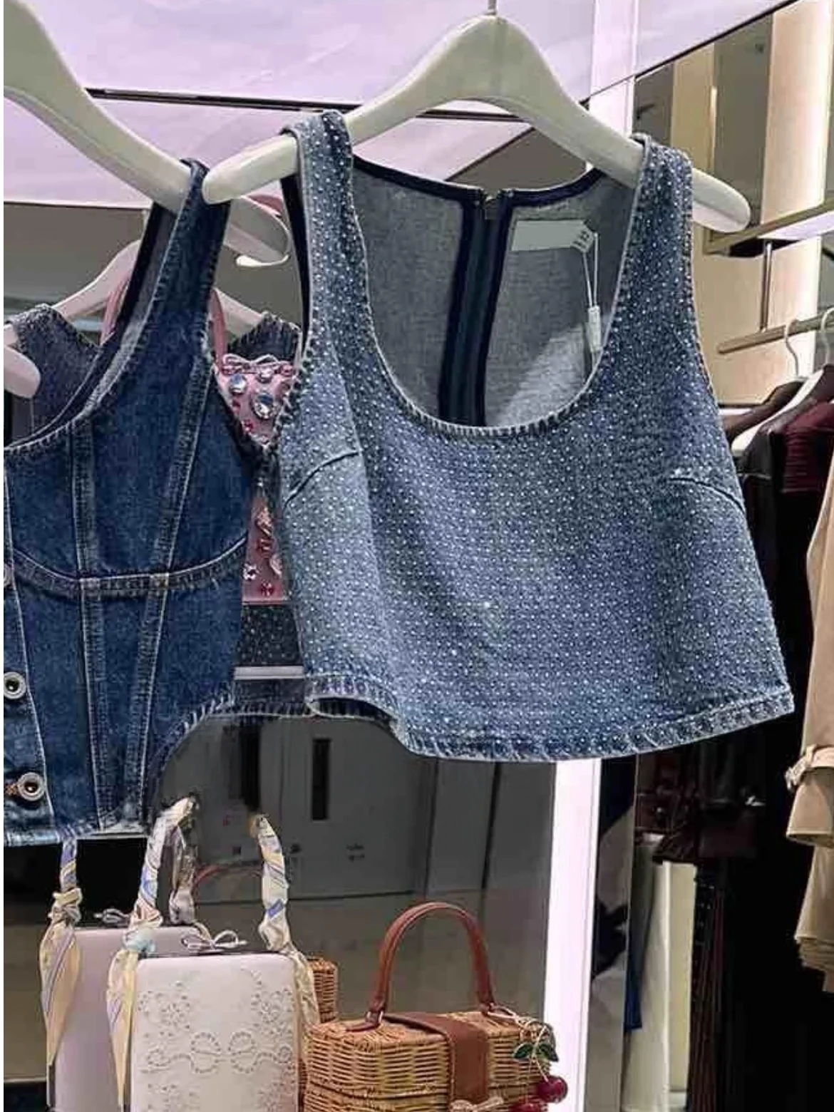 Heidd Sweet And Spicy Style round Neck Sleeveless Denim Vest Top for Women Skin Friendly Breathable Short Length Cotton Blend
Heidd Sweet And Spicy Style round Neck Sleeveless Denim Vest Top for Women Skin Friendly Breathable Short Length Cotton Blend