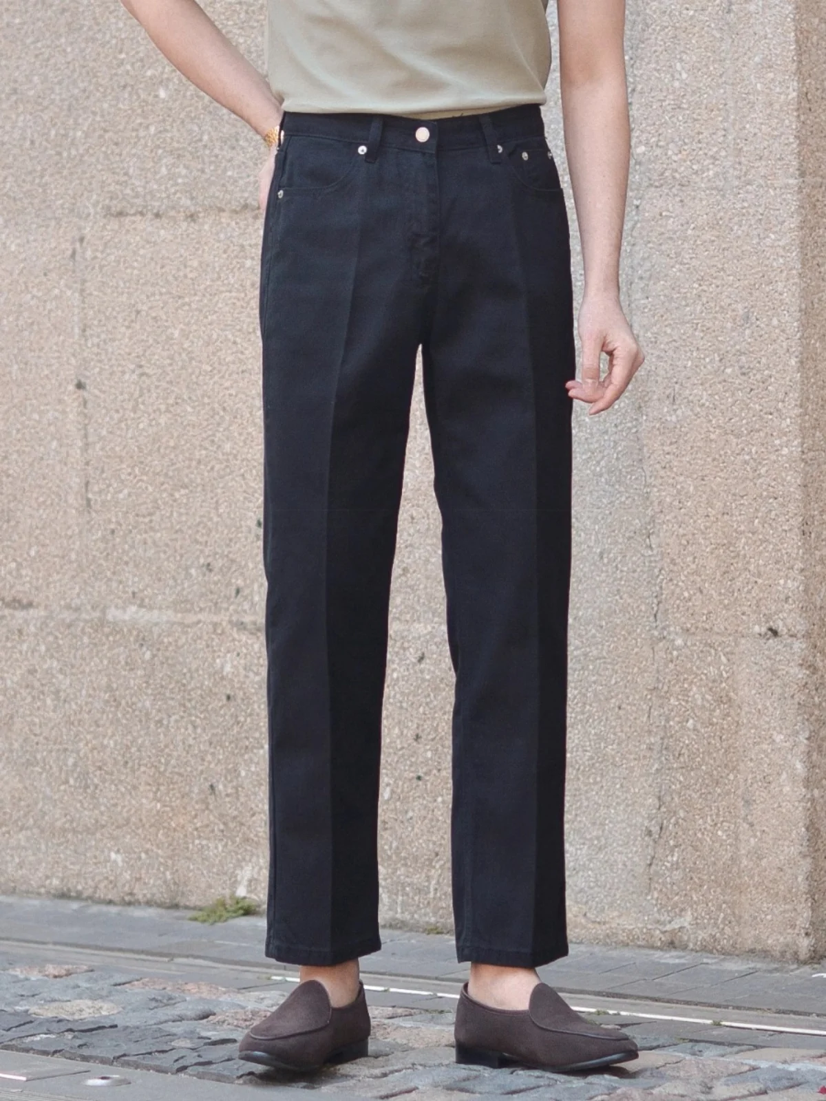 Модные повседневные черные прямые мужские джинсы премиум-класса, модные универсальные длинные брюки Briti Sle для молодых мужчин
Модные повседневные черные прямые мужские джинсы премиум-класса, модные универсальные длинные брюки Briti Sle для молодых мужчин