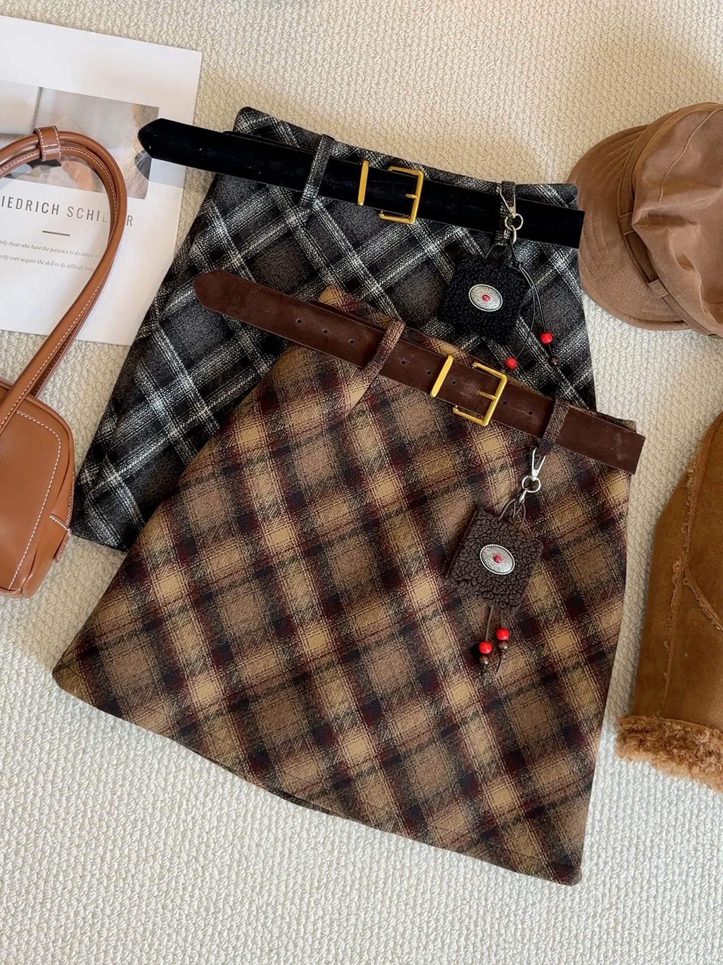 Christmas temperament woolen plaid skirt for women in autumn and winter, high waist, slimming and anti glare A-line wrap skirt
Christmas temperament woolen plaid skirt for women in autumn and winter, high waist, slimming and anti glare A-line wrap skirt