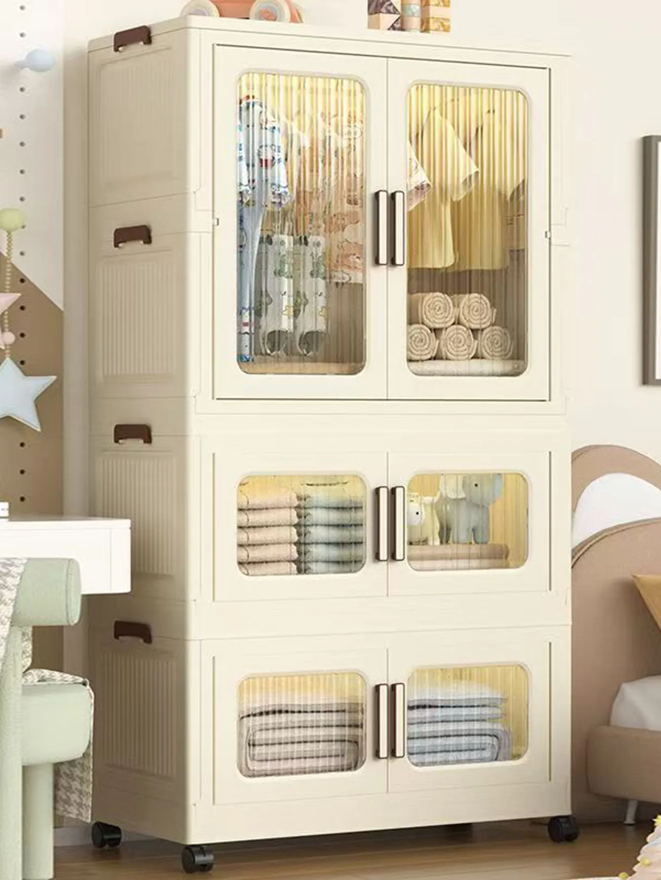 Складной многоярусный шкаф для детских вещей: компактное решение для хранения одежды и брюк в спальне
Складной многоярусный шкаф для детских вещей: компактное решение для хранения одежды и брюк в спальне