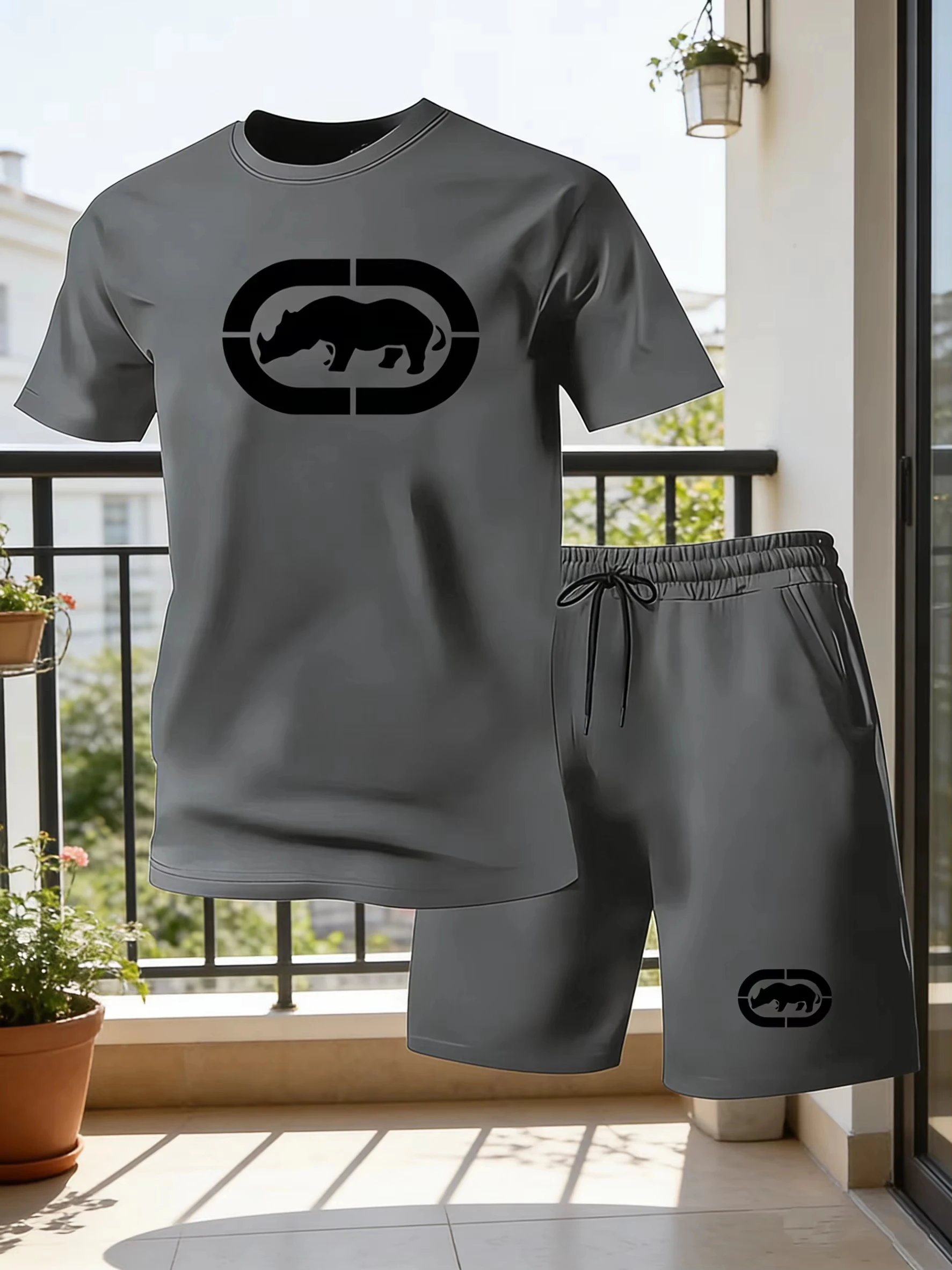 Men's summer breathable sportswear round neck short sleeved five quarter shorts lightweight and comfortable sports style set
Men's summer breathable sportswear round neck short sleeved five quarter shorts lightweight and comfortable sports style set