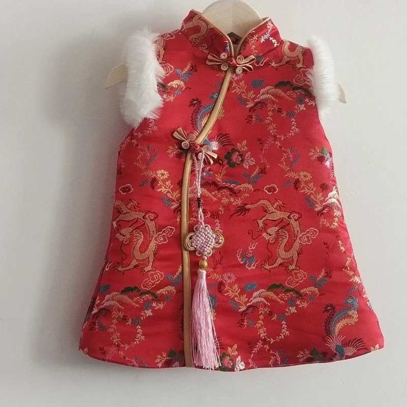 Зимнее утолщенное красное платье Ципао в китайском стиле Hanfu для девочек, детский костюм Тан, жилет, новогодний наряд для малышей
Зимнее утолщенное красное платье Ципао в китайском стиле Hanfu для девочек, детский костюм Тан, жилет, новогодний наряд для малышей