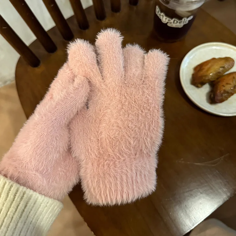 Зимние утолщенные перчатки из искусственного кроличьего меха, теплые велосипедные однотонные перчатки из норкового меха с пятью пальцами для катания на лыжах на открытом воздухе, морозостойкие перчатки
Зимние утолщенные перчатки из искусственного кроличьего меха, теплые велосипедные однотонные перчатки из норкового меха с пятью пальцами для катания на лыжах на открытом воздухе, морозостойкие перчатки