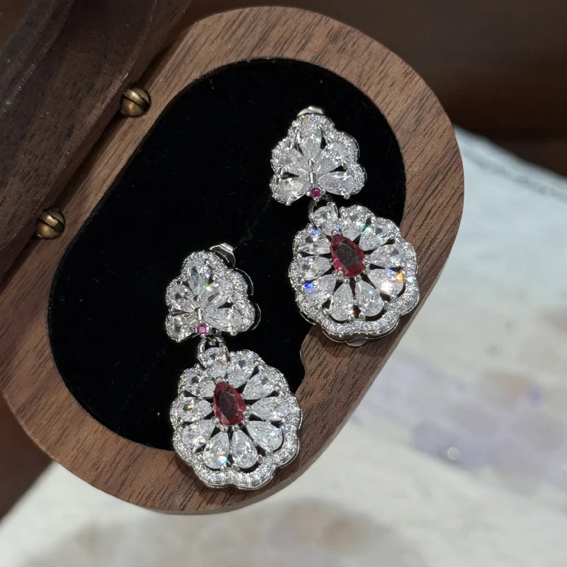 Classic high-end diamonds inlay red flower earrings for women sparkling exquisite water droplet earring jewelry gift for wedding
Classic high-end diamonds inlay red flower earrings for women sparkling exquisite water droplet earring jewelry gift for wedding