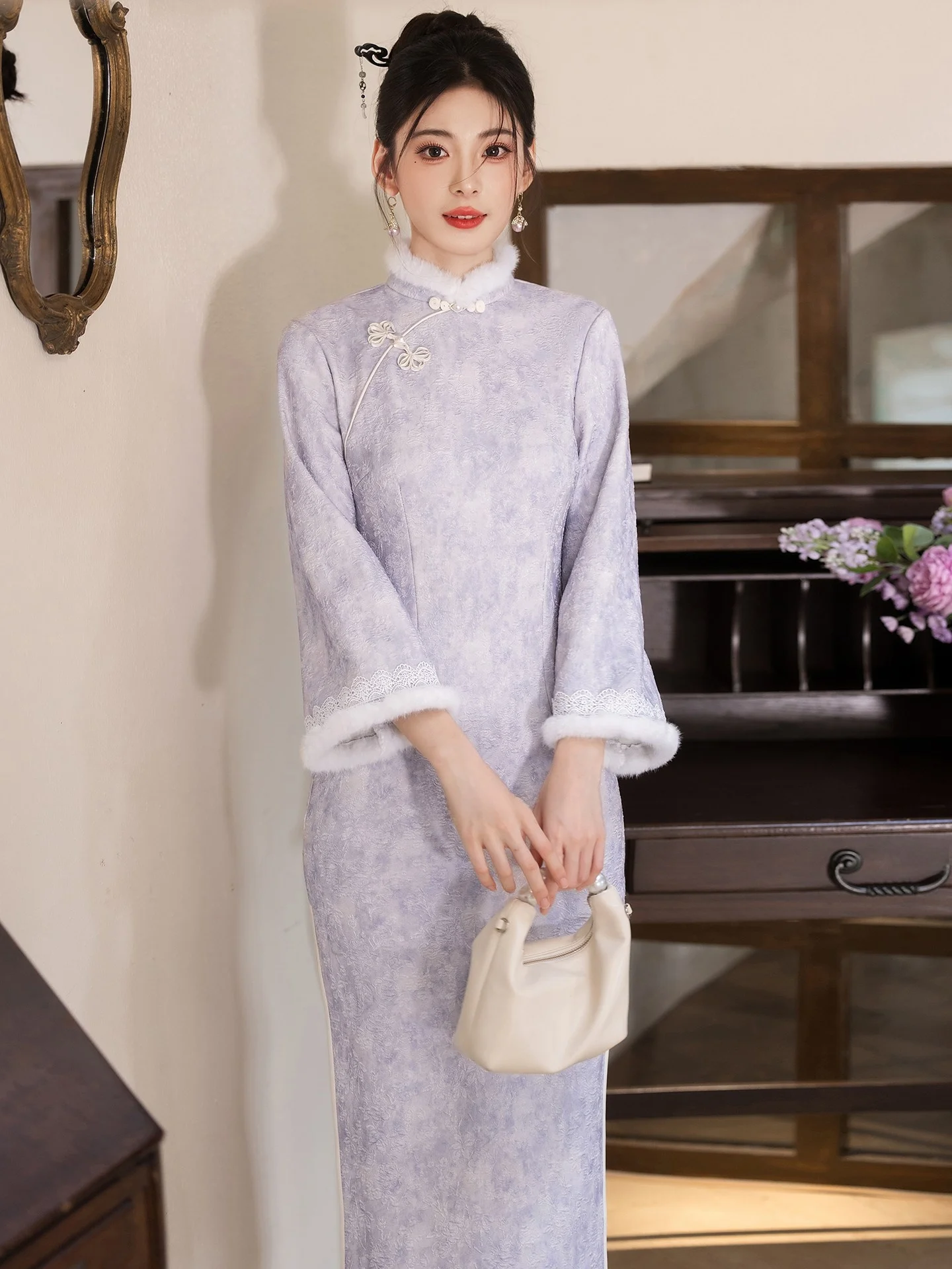 Фиолетовый длинный зимний китайский костюм с меховой подкладкой: красивый, теплый, традиционный, модный
Фиолетовый длинный зимний китайский костюм с меховой подкладкой: красивый, теплый, традиционный, модный