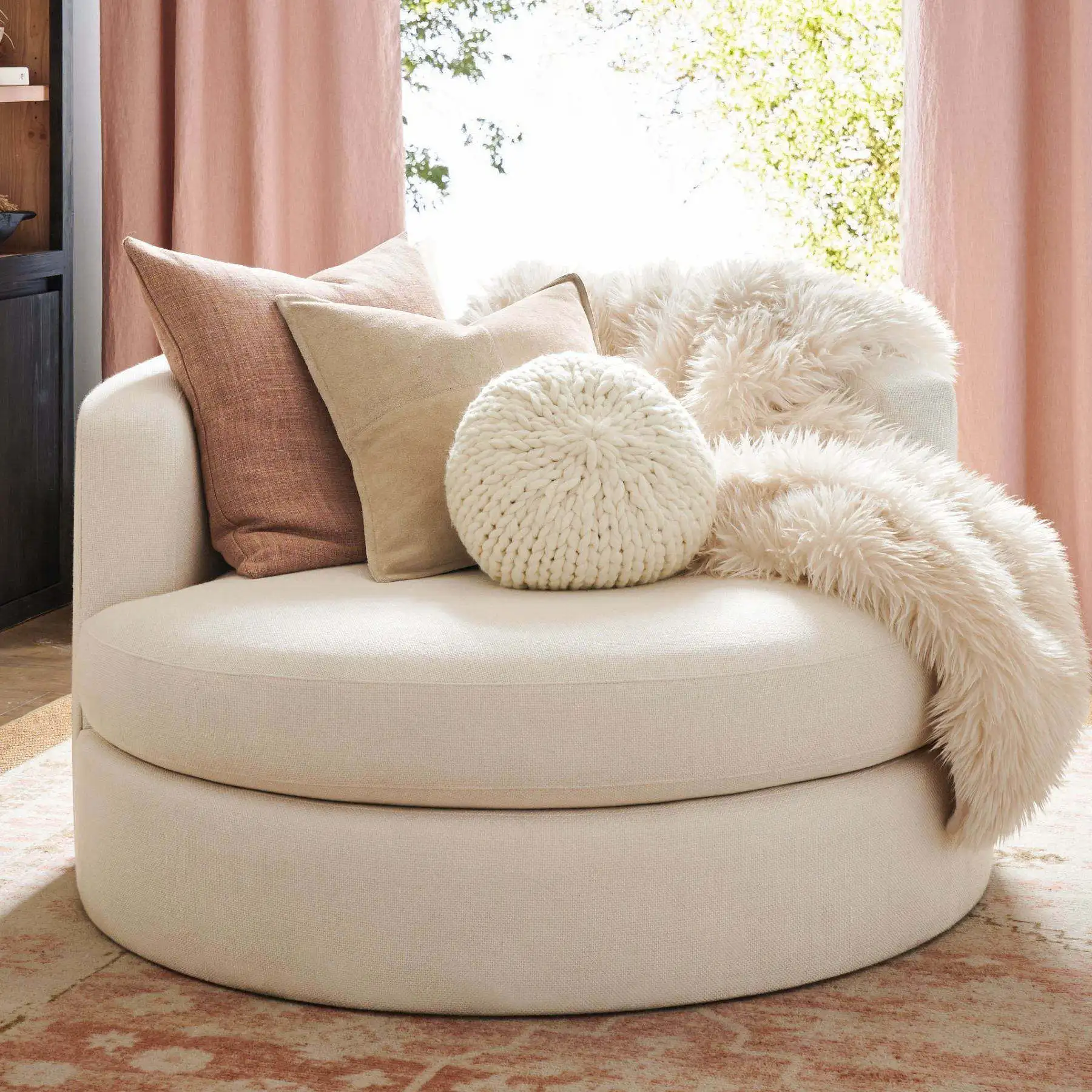 * American Small-sized Living Room Round Single Sofa French Minimalist Light Luxury Balcony Designer Sofa Chair
* American Small-sized Living Room Round Single Sofa French Minimalist Light Luxury Balcony Designer Sofa Chair