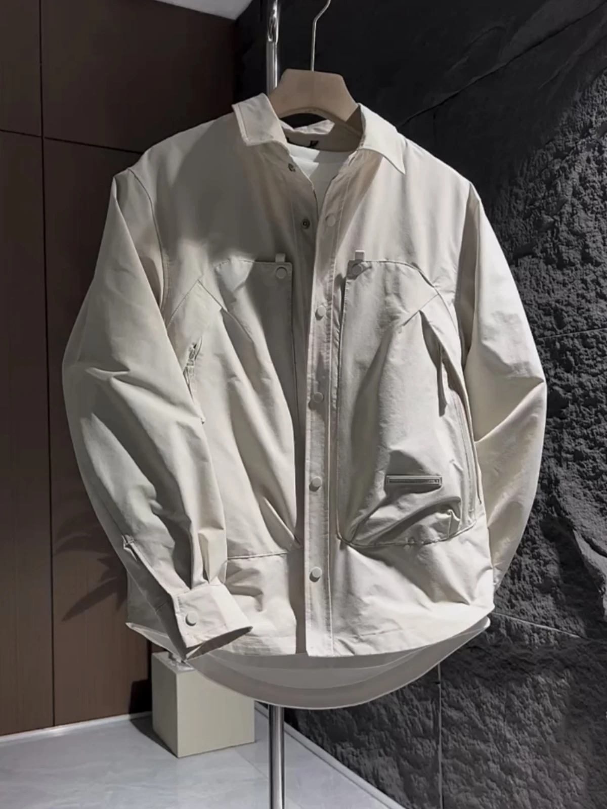 Autumn New Sle Korean Version Zipper ket Collar Jaet Outdoor Men's Faionable Versatile Couple's coat
Autumn New Sle Korean Version Zipper ket Collar Jaet Outdoor Men's Faionable Versatile Couple's coat