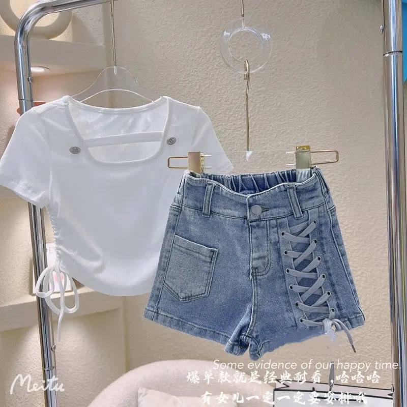 Girls' set summer outfit new Korean version mid size children's T-shirt denim shorts two-piece set
Girls' set summer outfit new Korean version mid size children's T-shirt denim shorts two-piece set