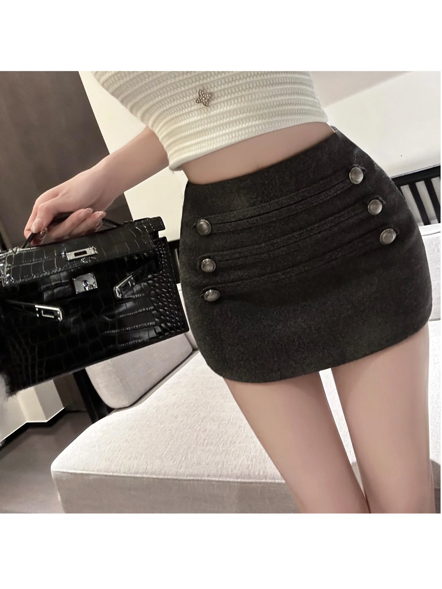 Luna High Waist Tweed Skirt Double Button New Arrival Women's Straight Leg H-Shape Winter Fashion Ladies Skirts
Luna High Waist Tweed Skirt Double Button New Arrival Women's Straight Leg H-Shape Winter Fashion Ladies Skirts