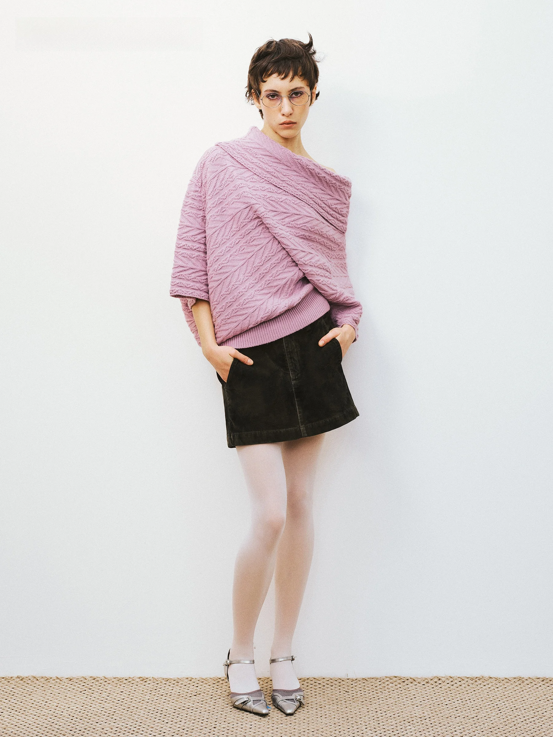 VERMO Free Form Knitted Sweater Textured Twist Neckline Casual Style Asymmetrical One Shoulder Multiple Wearings Long Sleeve
VERMO Free Form Knitted Sweater Textured Twist Neckline Casual Style Asymmetrical One Shoulder Multiple Wearings Long Sleeve