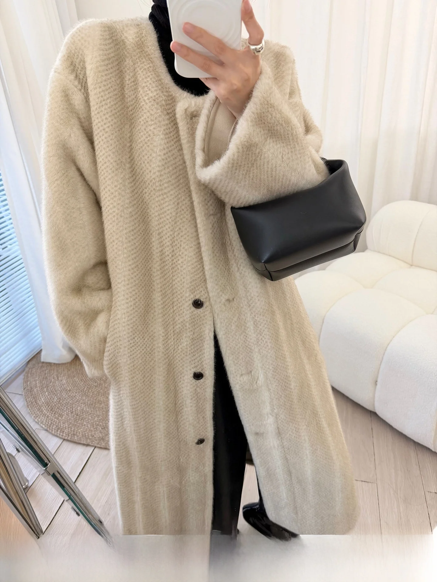 Пальто MUCCHIC в винтажном стиле с длинным ворсом, из искусственного меха норки, с бархатной отделкой, теплосберегающее, однотонное, универсального кроя, женское.
Пальто MUCCHIC в винтажном стиле с длинным ворсом, из искусственного меха норки, с бархатной отделкой, теплосберегающее, однотонное, универсального кроя, женское.