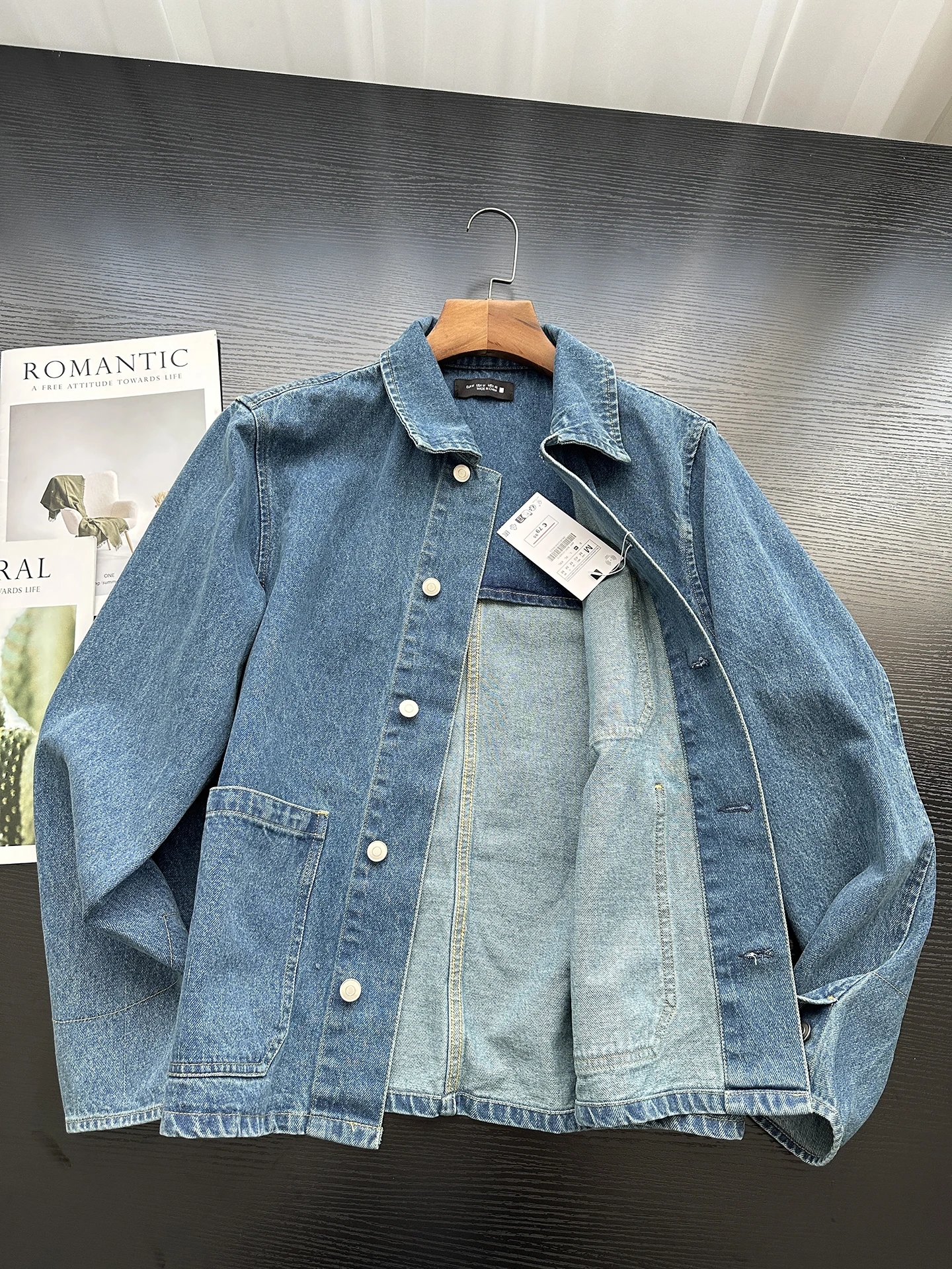 Washed Softened Pure Cotton Spring Men's Casual Loose Collar Denim Jacket Outerwear Classic Vintage Style Long Sleeve Coat
Washed Softened Pure Cotton Spring Men's Casual Loose Collar Denim Jacket Outerwear Classic Vintage Style Long Sleeve Coat