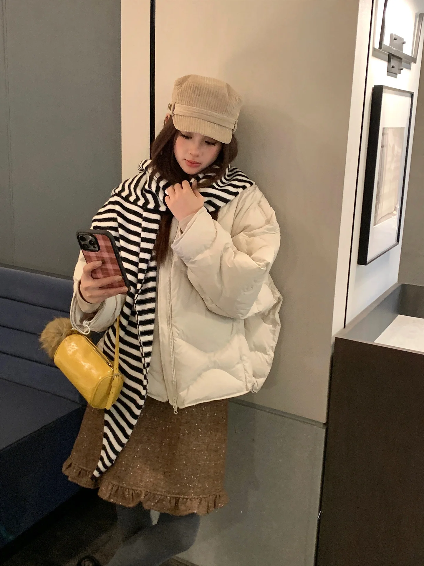 Short Wave Pattern White Duck down Jacket Women's Winter Warm Filled Coat Casual Style No Collar Short Length Slim Fit
Short Wave Pattern White Duck down Jacket Women's Winter Warm Filled Coat Casual Style No Collar Short Length Slim Fit