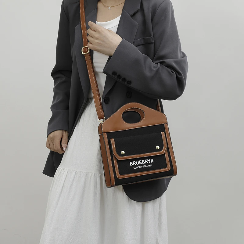 Classic and Popular Messenger Bag in Leather, Women's Elegant Handbag, Luxury Tote Bags From Famous Designer
Classic and Popular Messenger Bag in Leather, Women's Elegant Handbag, Luxury Tote Bags From Famous Designer