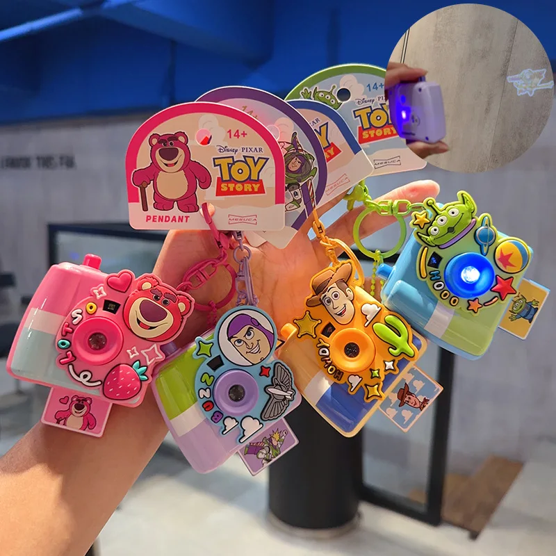 New Cartoon Anime Toy Mobilization Buzz Lightyear Three Eyes Projection Camera Keychain Pendant
New Cartoon Anime Toy Mobilization Buzz Lightyear Three Eyes Projection Camera Keychain Pendant