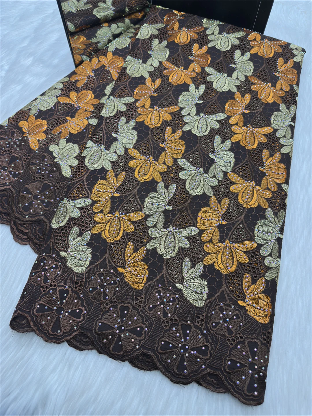 5 ярдов высококачественной хлопковой ткани с камнями, нигерийское французское африканское кружево, швейцарский вуаль-кружевной материал для женских платьев
5 ярдов высококачественной хлопковой ткани с камнями, нигерийское французское африканское кружево, швейцарский вуаль-кружевной материал для женских платьев