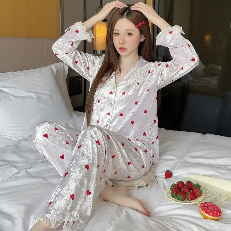 Women's Autumn and Winter Long Sleeved Gold Velvet Sleepwear, Womens Lace Lace Lace, Girls' Love Printed Gold Diamond Velvet Set
Women's Autumn and Winter Long Sleeved Gold Velvet Sleepwear, Womens Lace Lace Lace, Girls' Love Printed Gold Diamond Velvet Set