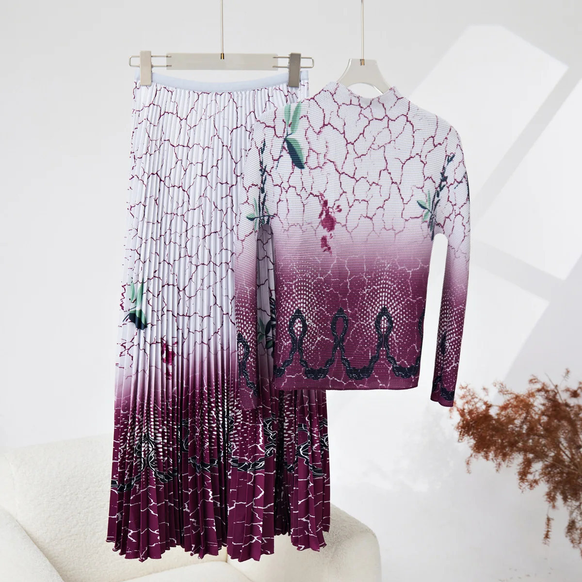 High quality women's pleated suit stretch print top a-line skirt Miyake fashion women's two-piece suit
High quality women's pleated suit stretch print top a-line skirt Miyake fashion women's two-piece suit