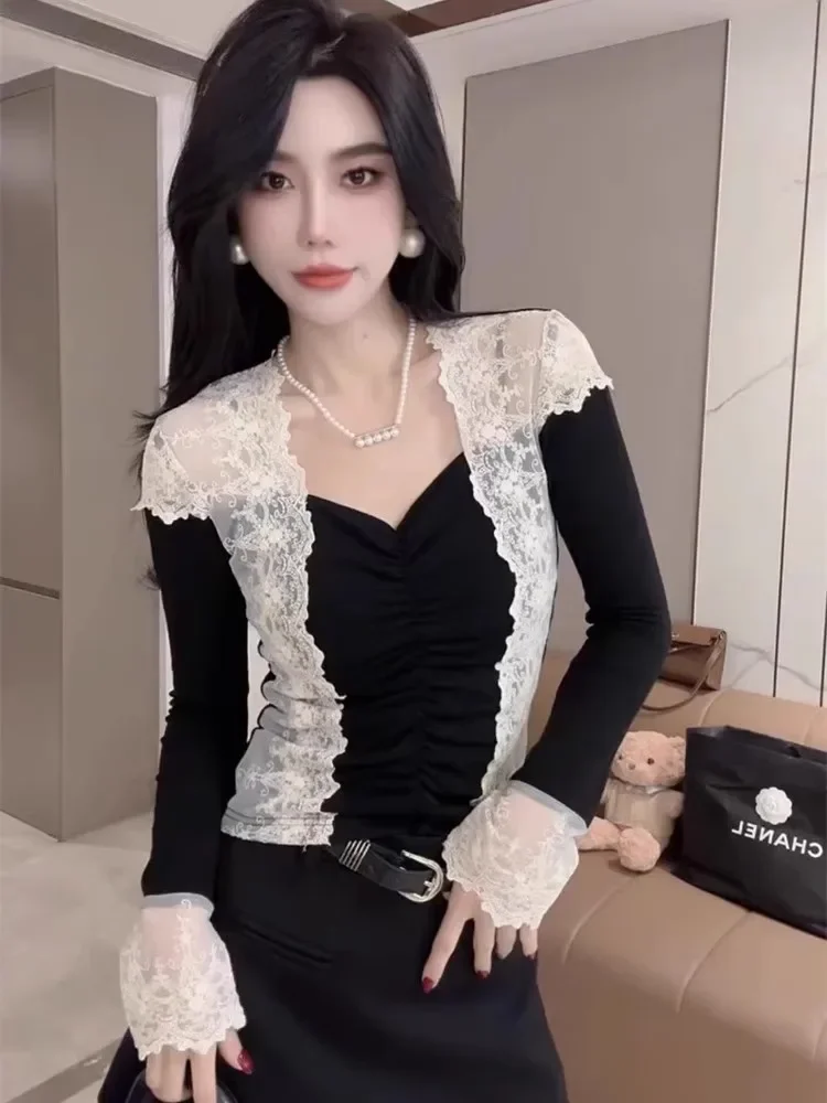 Elegant Lace Top Women's Autumn Winter New Fashion Y2k Slim-Fit Sexy Stitching V-Neck Long Sleeve Base Shirt T-Shirt Female
Elegant Lace Top Women's Autumn Winter New Fashion Y2k Slim-Fit Sexy Stitching V-Neck Long Sleeve Base Shirt T-Shirt Female