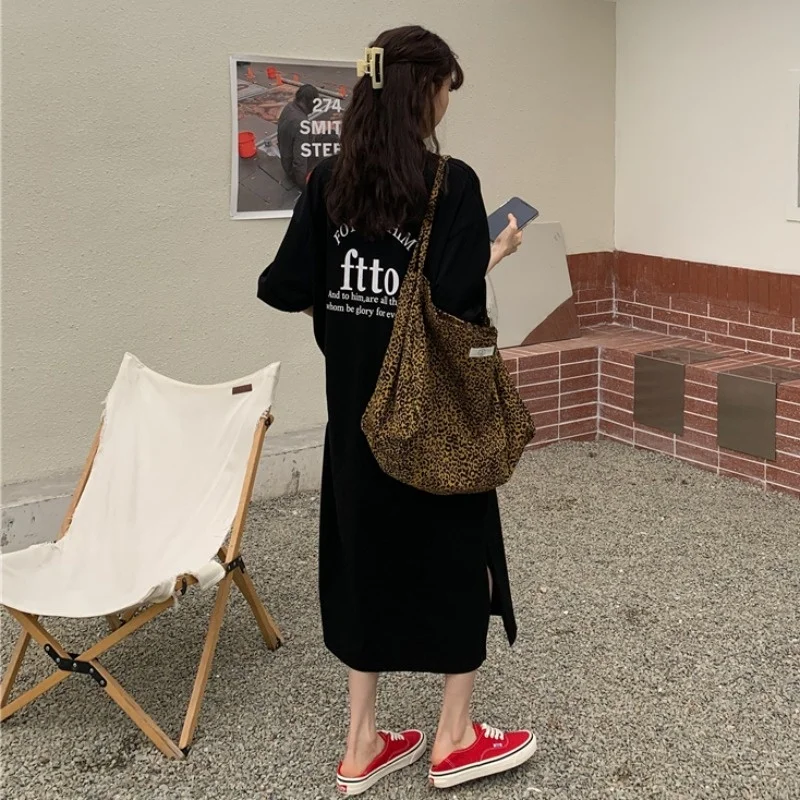 Summer Thin ort Sve Women's Nightgown Korean Sle Loose Long Dr over Knee Slit Sp Dr Comfortable Home Wear
Summer Thin ort Sve Women's Nightgown Korean Sle Loose Long Dr over Knee Slit Sp Dr Comfortable Home Wear