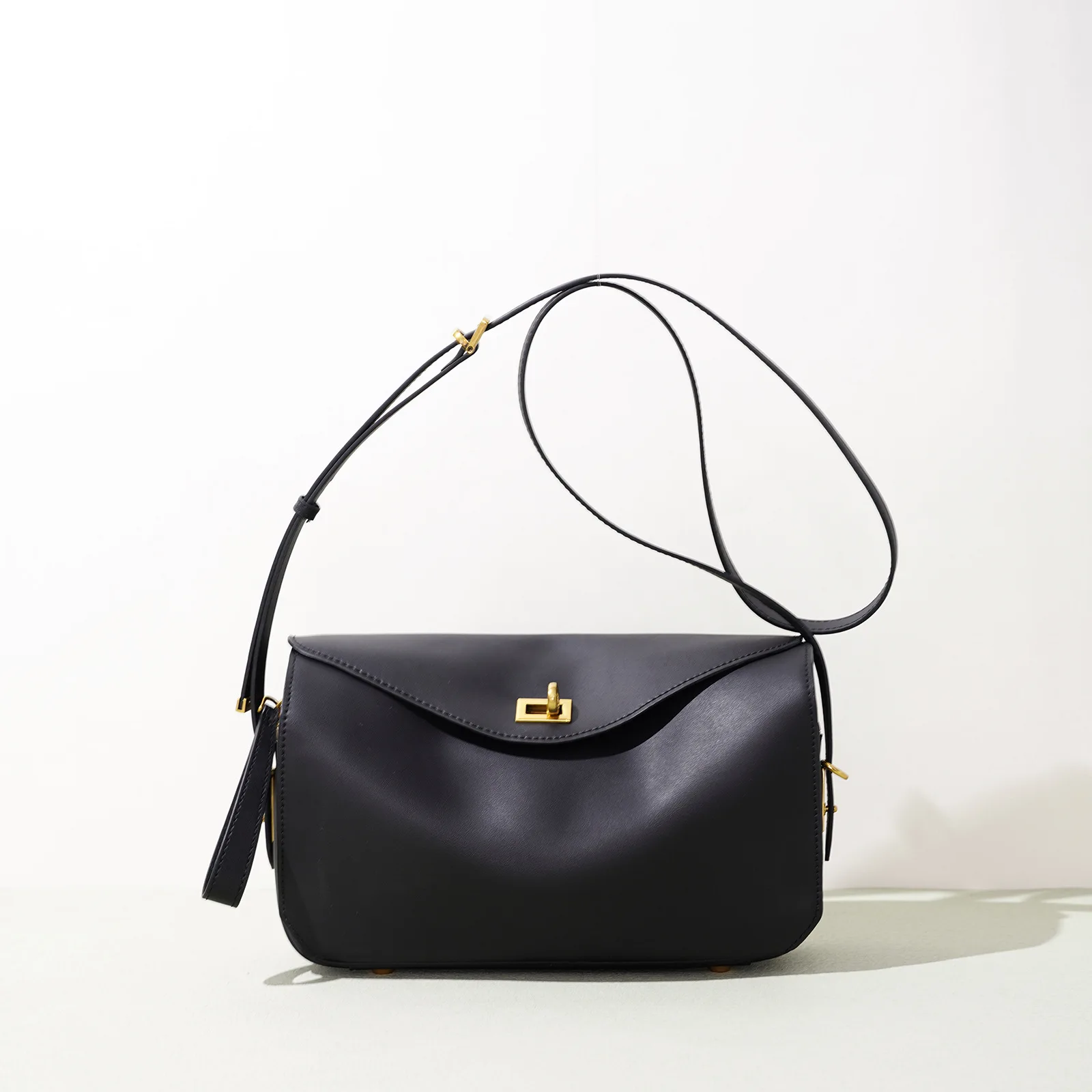 Сумка Женская 100% Genuine Leather Women Crossbody Shoulder Hobo Bag Minimalist Luxury 2025 Trendy Commute Purse
Сумка Женская 100% Genuine Leather Women Crossbody Shoulder Hobo Bag Minimalist Luxury 2025 Trendy Commute Purse