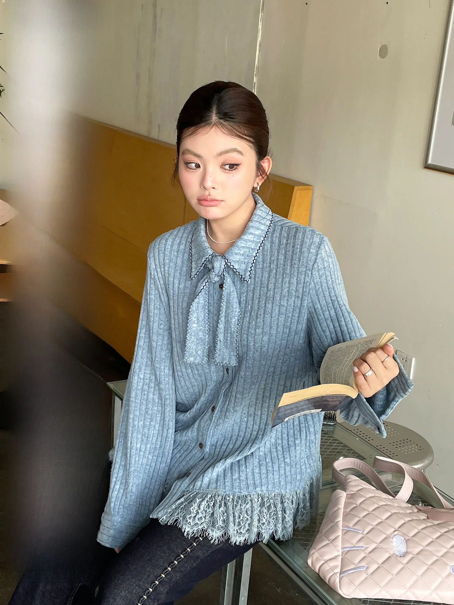 Свободный топ большого размера с кружевными вставками, длинный рукав, весна-осень, модный корейский стиль, повседневный, ветровка, маленький французский шик
Свободный топ большого размера с кружевными вставками, длинный рукав, весна-осень, модный корейский стиль, повседневный, ветровка, маленький французский шик