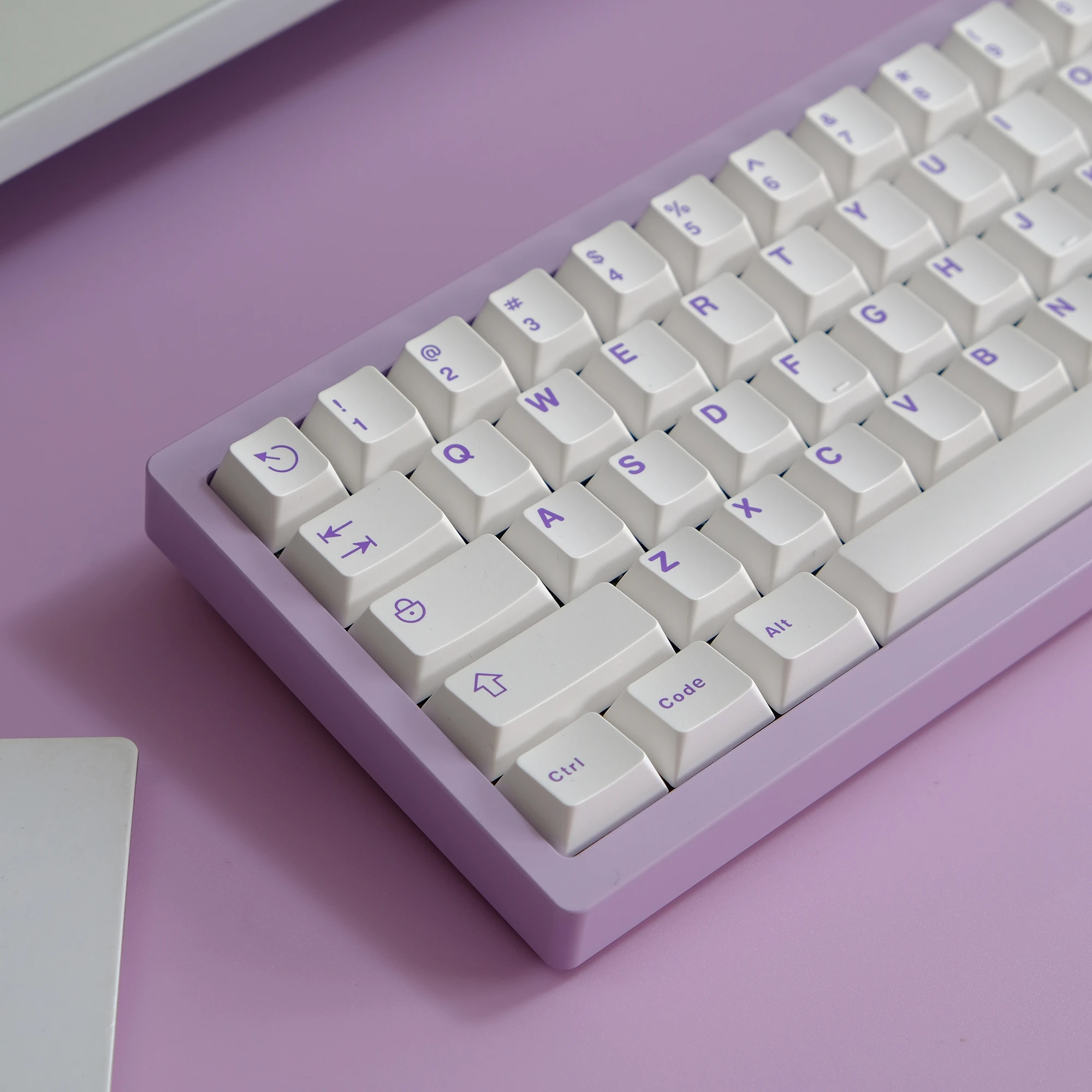 Two-color original height 121-key ABS plain white series white and purple keycaps
Two-color original height 121-key ABS plain white series white and purple keycaps