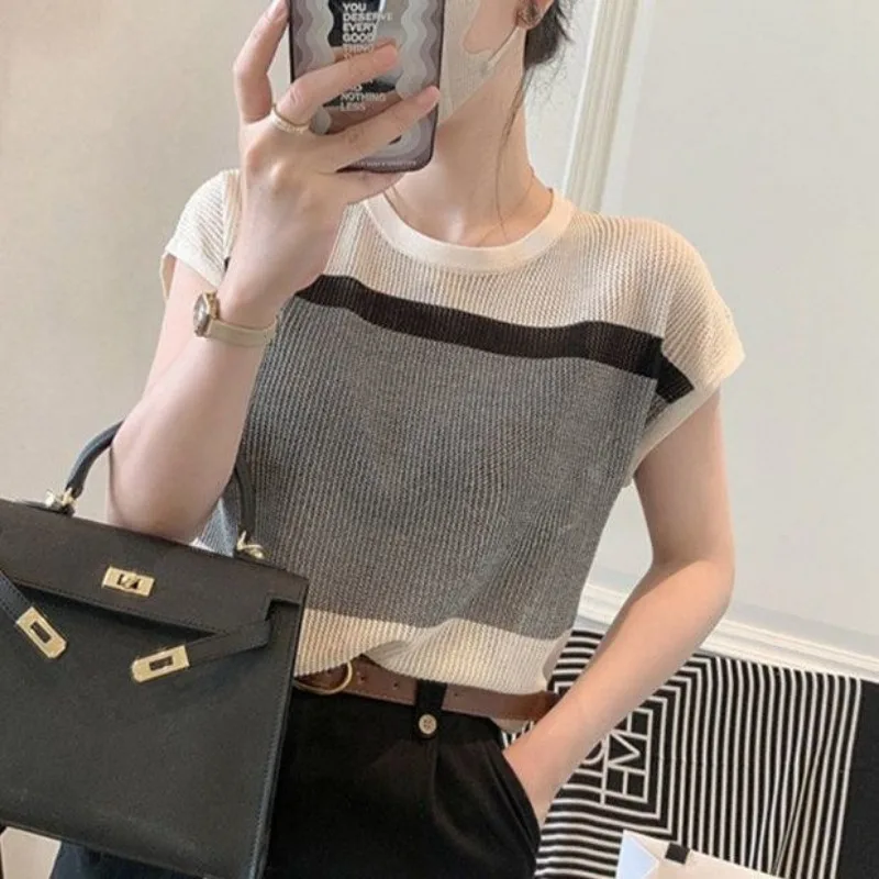 Contrast Color Design Short-sleeved T-shirt for Women with Niche Casual and Versatile Round Neck Knitted T-shirt Top
Contrast Color Design Short-sleeved T-shirt for Women with Niche Casual and Versatile Round Neck Knitted T-shirt Top