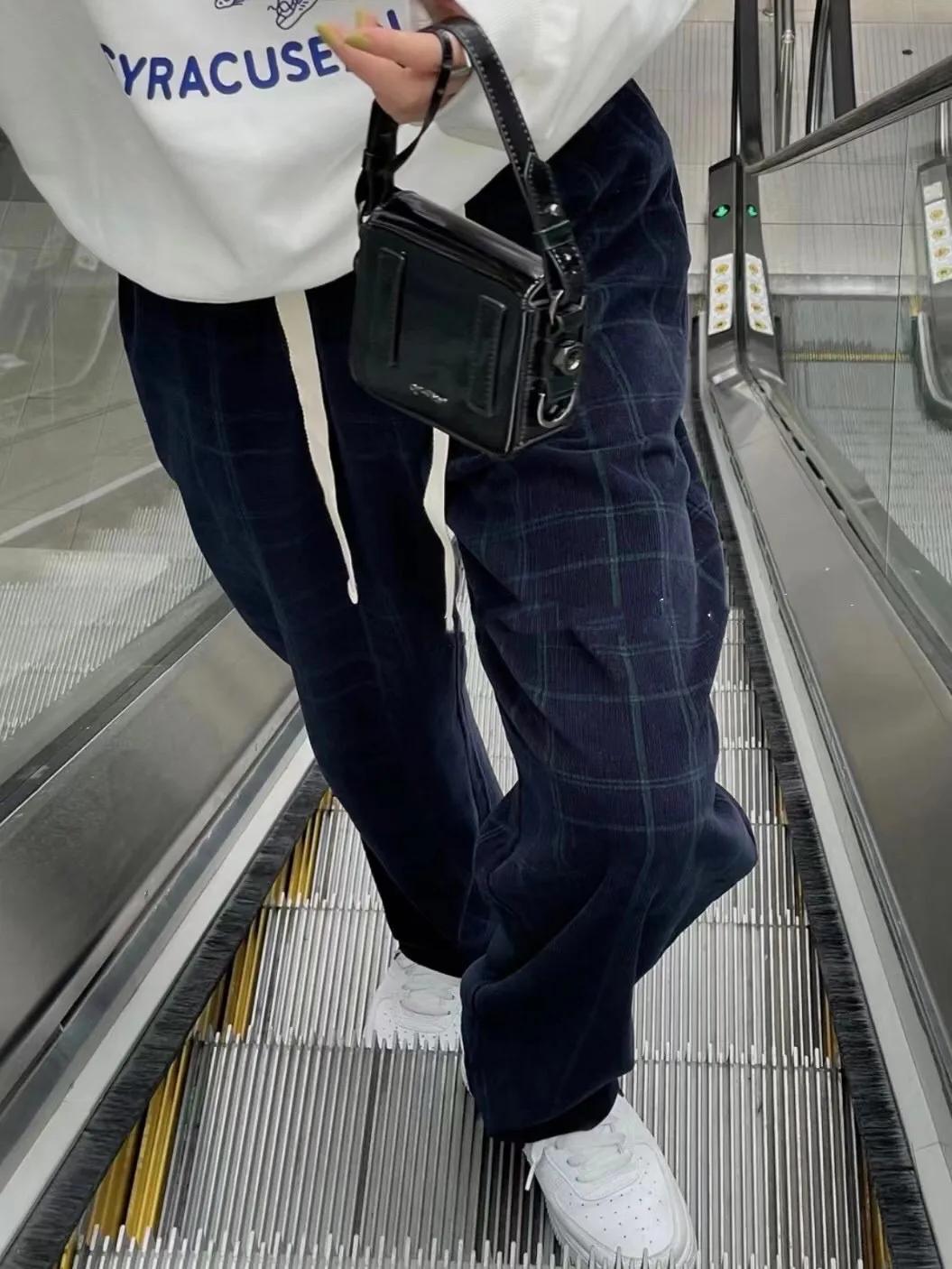 Casual Plaid Corduroy Long Pants Women's High Waist Straight Leg Drawstring Buttoned Leisure Trousers Korean Style Commute Wind
Casual Plaid Corduroy Long Pants Women's High Waist Straight Leg Drawstring Buttoned Leisure Trousers Korean Style Commute Wind
