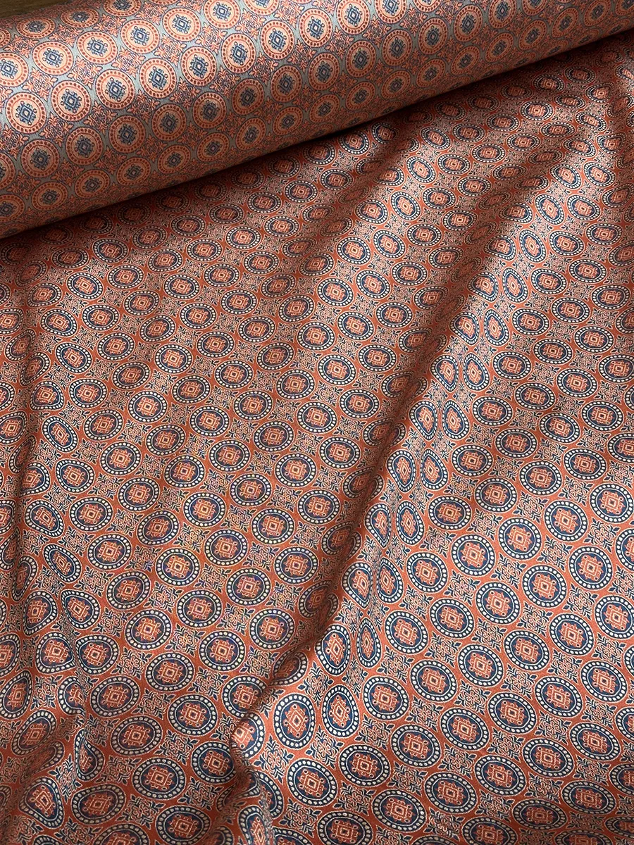 Premium Maotai Jaet Fabric Li De Xi u Jin 75 Width 38 Momme Silk Geometric Pattern Chinese Sle Home Fabric
Premium Maotai Jaet Fabric Li De Xi u Jin 75 Width 38 Momme Silk Geometric Pattern Chinese Sle Home Fabric