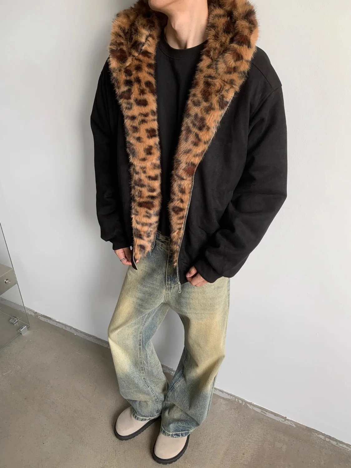 Американская утепленная хлопковая куртка для мужчин с воротником из замши с леопардовым принтом и кроличьими ушками, свободного кроя, молодежная модная модель
Американская утепленная хлопковая куртка для мужчин с воротником из замши с леопардовым принтом и кроличьими ушками, свободного кроя, молодежная модная модель