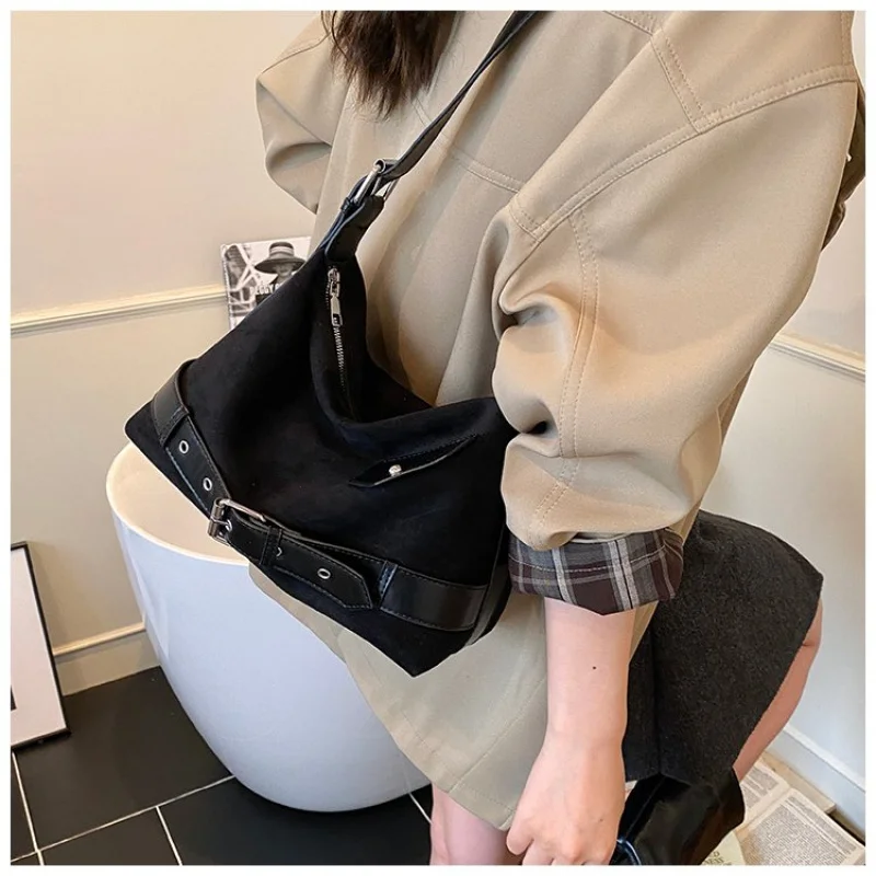 Стильная повседневная сумка-мессенджер, минималистичная сумка через плечо для деловых женщин, элегантная однотонная парижская сумка
Стильная повседневная сумка-мессенджер, минималистичная сумка через плечо для деловых женщин, элегантная однотонная парижская сумка