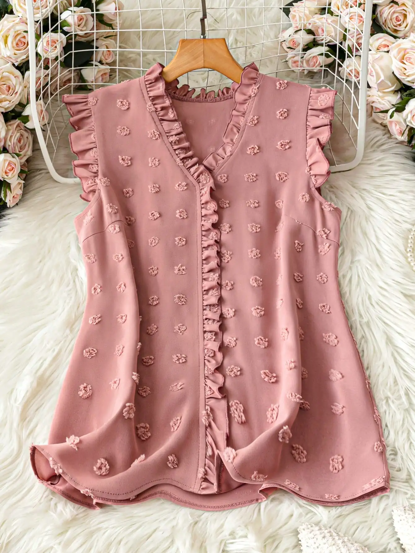 Pink Floral Ruffle Trim Sleeveless Blouse for Women, Vacation Casual V-Neck Top
Pink Floral Ruffle Trim Sleeveless Blouse for Women, Vacation Casual V-Neck Top