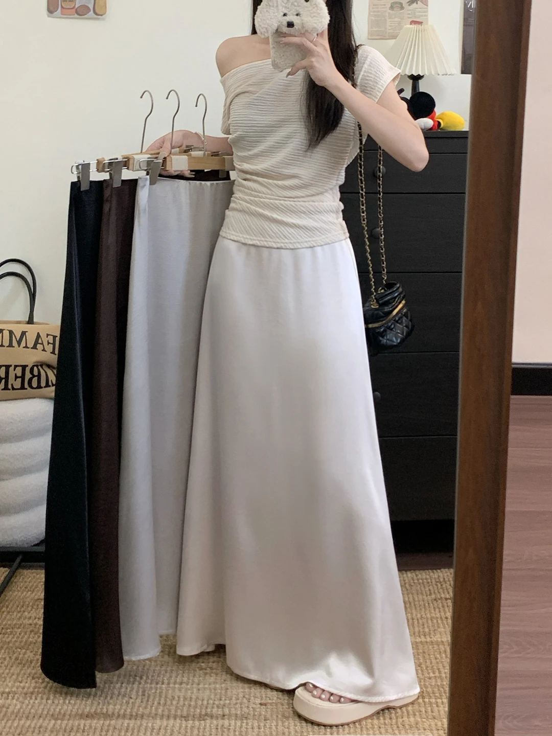 Elegant Satin A-Line Skirt Women's High Waist Slimming Spring 2026 New Style Commute Casual High Waist Hip Covering Long...
Elegant Satin A-Line Skirt Women's High Waist Slimming Spring 2026 New Style Commute Casual High Waist Hip Covering Long...