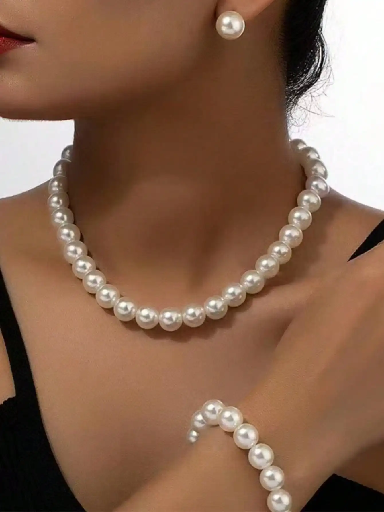 Elegant Pearl Jewelry Set: Necklace, Bracelet & Earrings for Evening, Date or Party
Elegant Pearl Jewelry Set: Necklace, Bracelet & Earrings for Evening, Date or Party