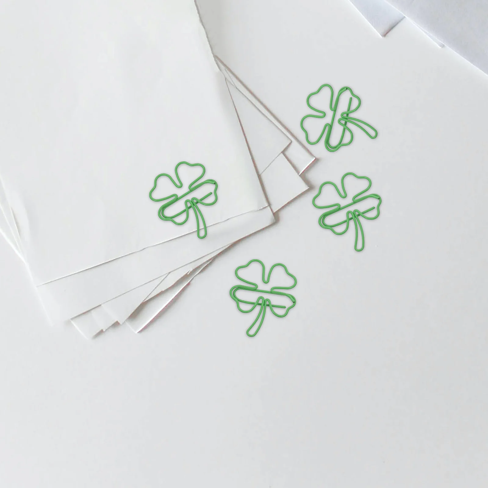 20pcs Paper Clips Creative Desk Accessories Green Shamrock Bookmarks Metal Office Supplies Cute Novelty
20pcs Paper Clips Creative Desk Accessories Green Shamrock Bookmarks Metal Office Supplies Cute Novelty