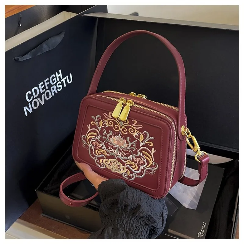 Женская сумка минималистичного дизайна для повседневного использования, работы, путешествий, поездок на работу, стильная повседневная сумка с чувством дизайна 
Женская сумка минималистичного дизайна для повседневного использования, работы, путешествий, поездок на работу, стильная повседневная сумка с чувством дизайна